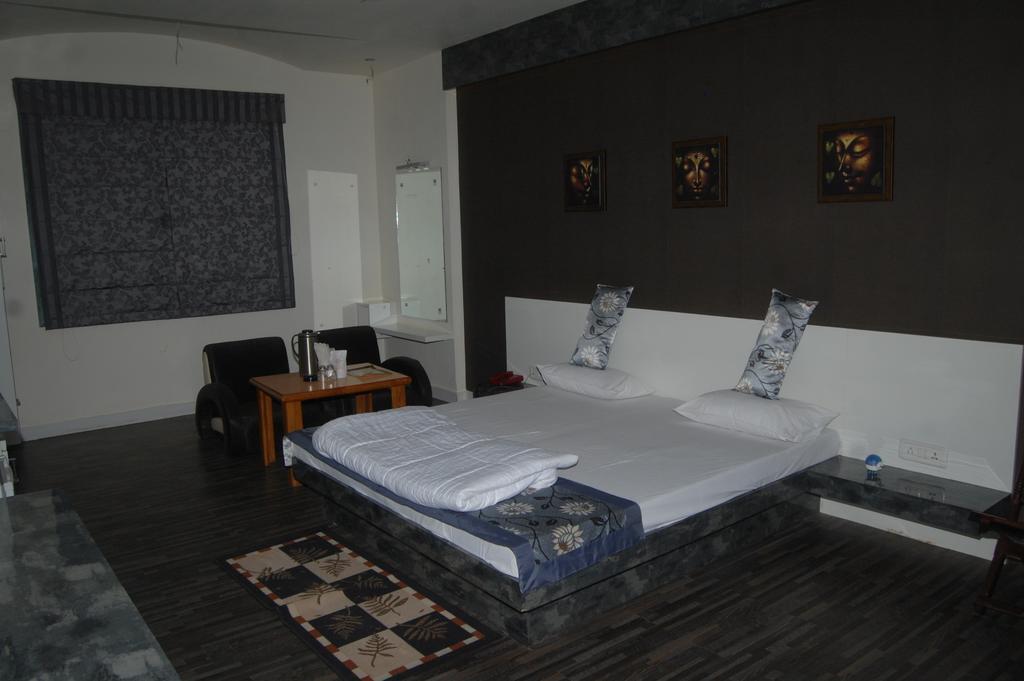 Hotel Sonchiraiya Shivpuri  Экстерьер фото
